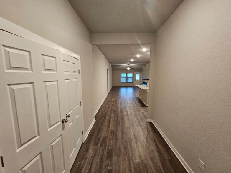 Building Photo - 6906 Emerald Valley