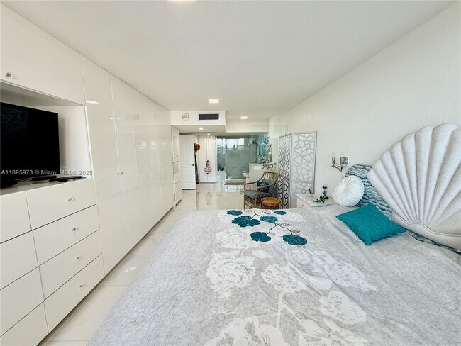 Building Photo - 3180 S Ocean Dr