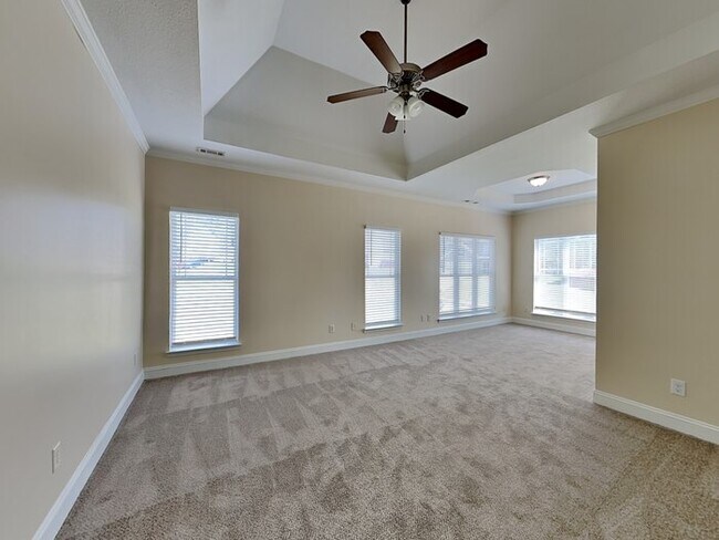 Building Photo - Beautiful 6 Bedroom Home located in Hampton!