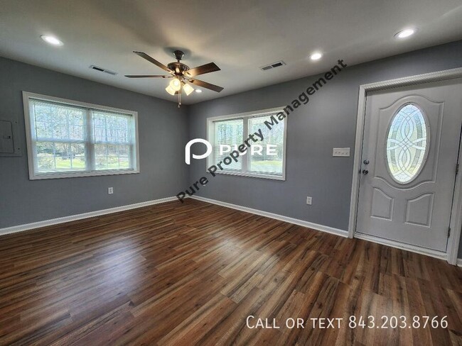 Building Photo - Available now!! Single-family detached in ...