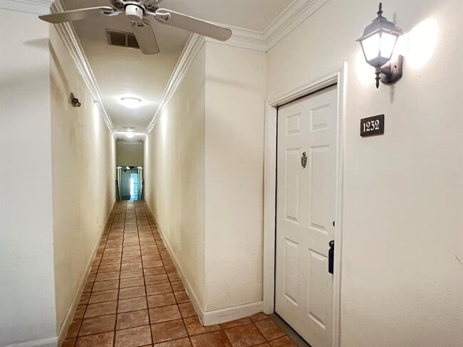 Building Photo - DEAL!! Get $500 off your move-in costs! Valid for new leases with a start date on or before Decem...