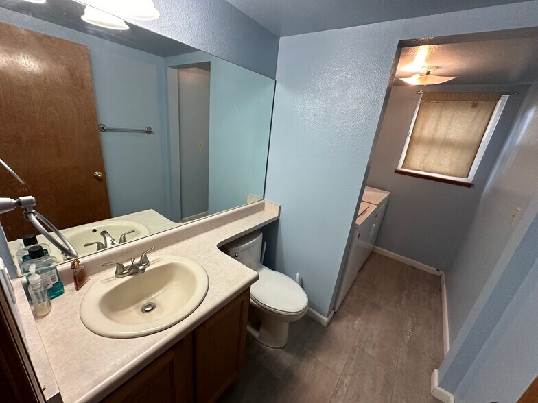 Building Photo - 6682 Chantilly Pl