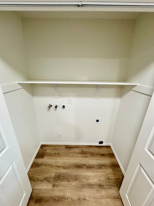 Building Photo - Two-Story Townhouse By Avery Park
