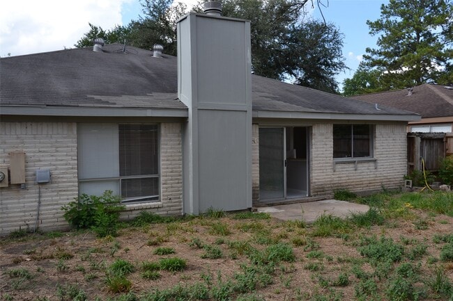 Building Photo - 21327 Park Run Dr