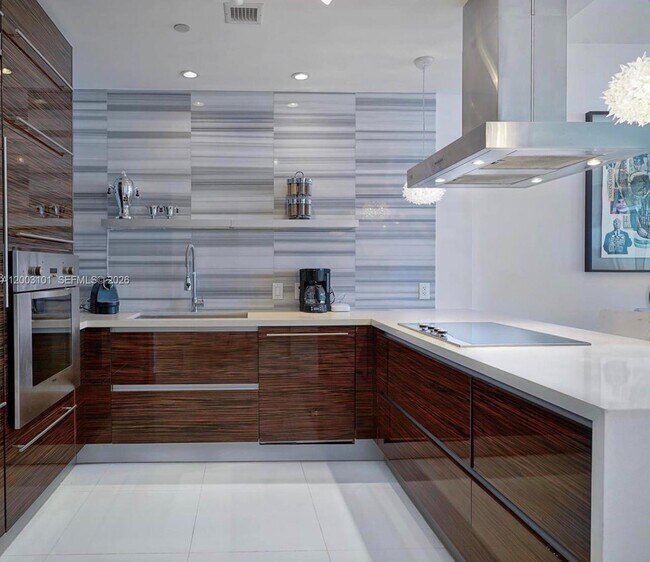 Building Photo - 1100 Biscayne Blvd