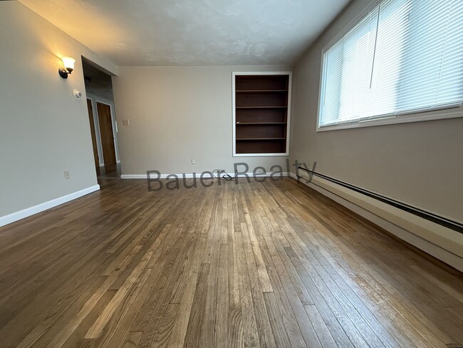 Building Photo - 4 Bedroom, Crestview School District