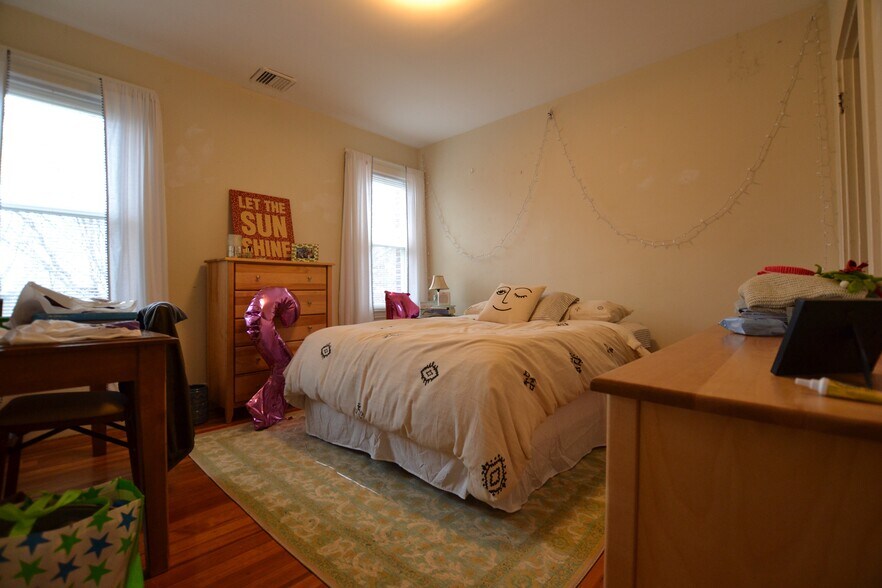 Building Photo - 207 Chestnut Ave