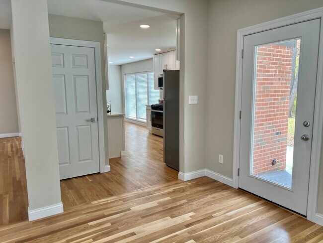 Building Photo - 417 Wenneker Dr