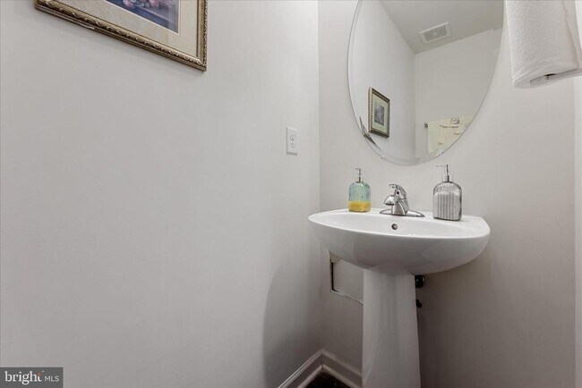 Building Photo - 35 Mengel Rd