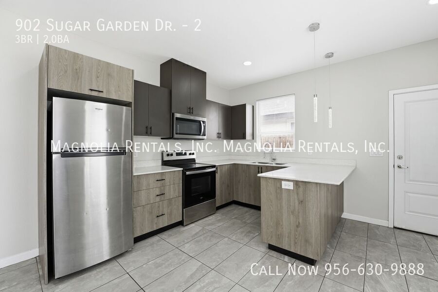 Building Photo - 902 Sugar Gdn Dr