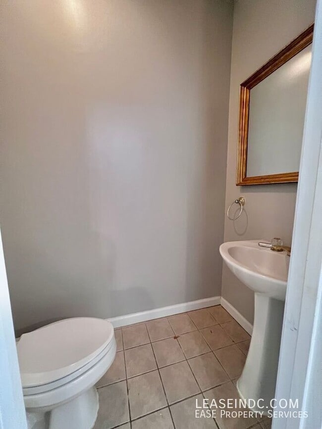 Building Photo - 1016 11th St NE