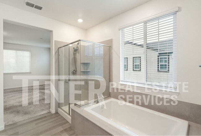 Building Photo - 1580 Parkside Way