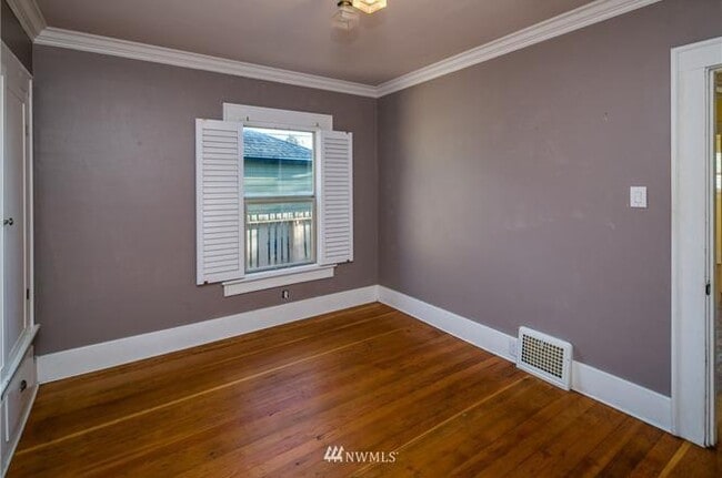 Building Photo - Walk to Schools, Downtown & Waterfront from Lettered Streets 5bd Home