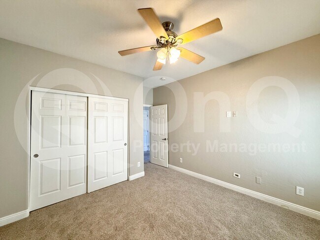 Building Photo - 2049 W Periwinkle Way