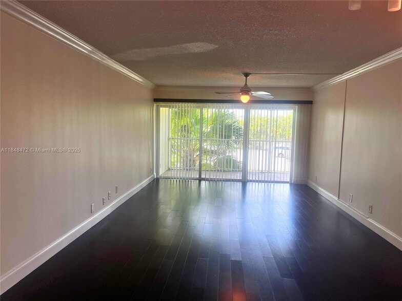 Building Photo - 100 Lakeview Dr