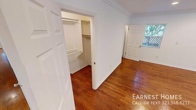 Building Photo - 4944 Cartwright Ave