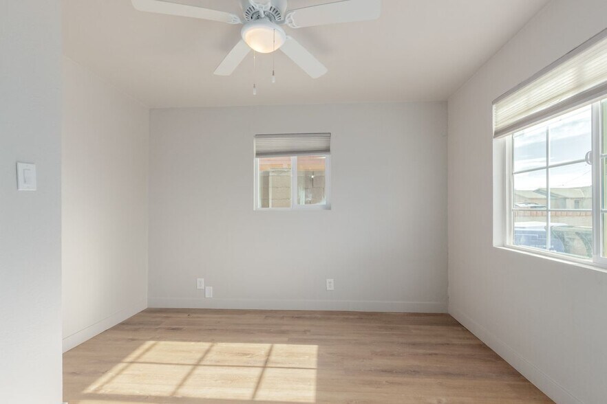 Building Photo - 3622 W Sunland Ave