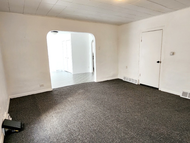 Building Photo - 612 6th St SW