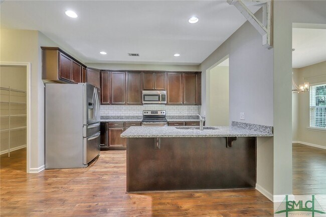 Building Photo - 136 Waverly Way