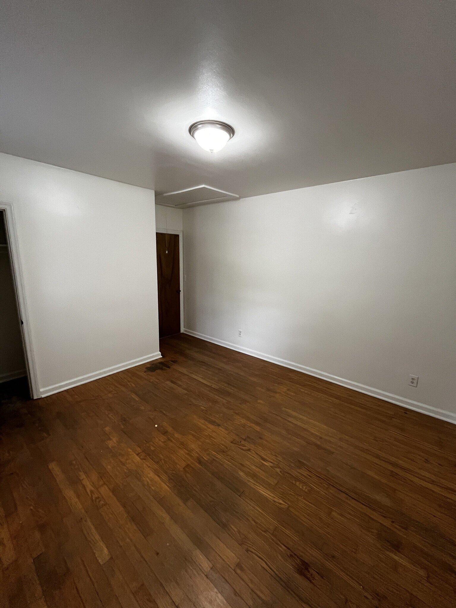 Building Photo - 5025 Sunnyside Ave