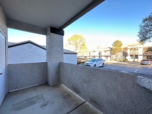 Building Photo - UPGRADED LUXURY 2BED 2 BATH CONDO IN GATED...