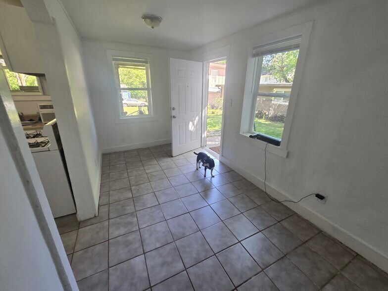 Building Photo - 1014 Moreland Ave SE