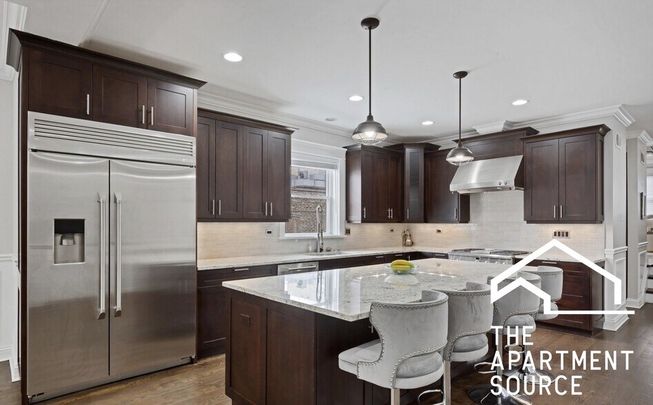 Building Photo - 1324 W Grand Ave