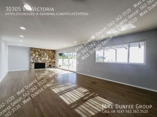 Building Photo - 30305 Vía Victoria