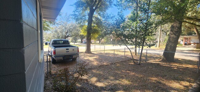 Building Photo - 400 N U St