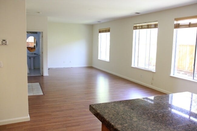 Building Photo - 1724 Feasel Ct