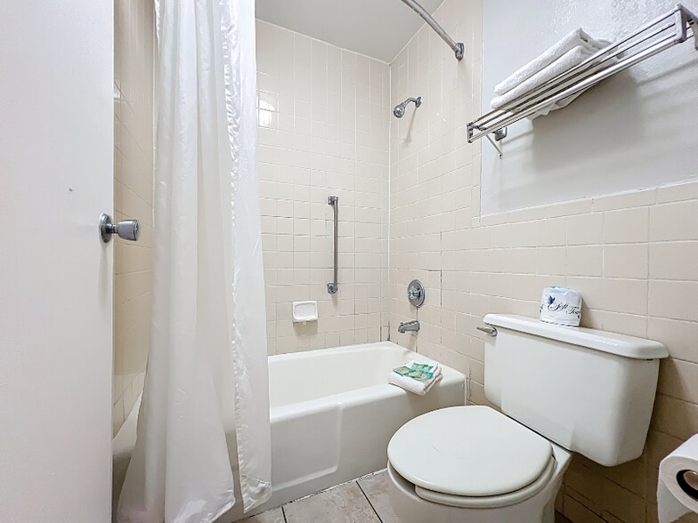 Building Photo - 4645 N Socrum Loop Rd