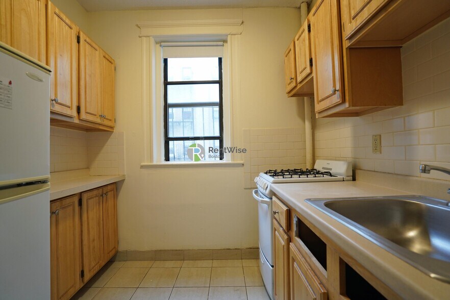 Building Photo - 1144 Commonwealth Ave
