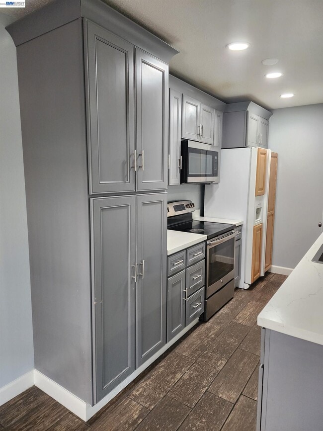 Building Photo - 4985 N Holt Ave