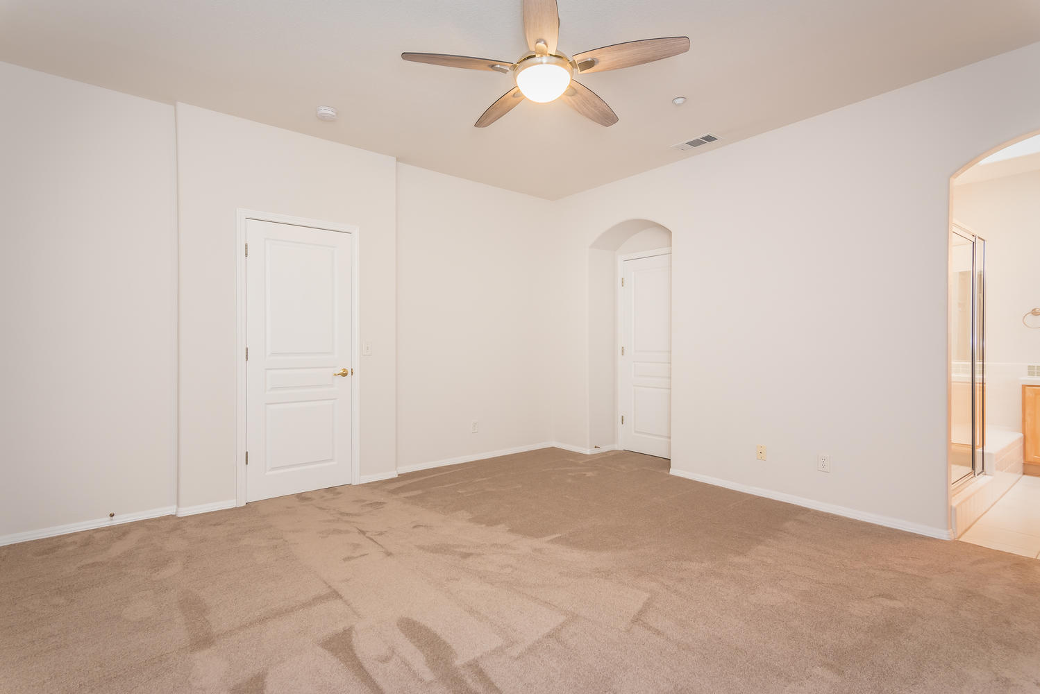 Building Photo - 903 Lawrence Dr