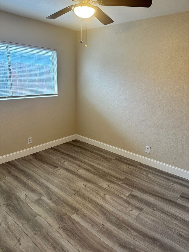 Building Photo - This cute home won't last long with a new ...