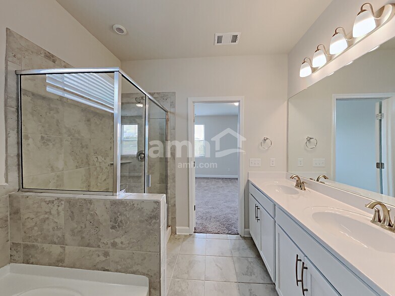 Building Photo - 4309 Fieldcrest Dr