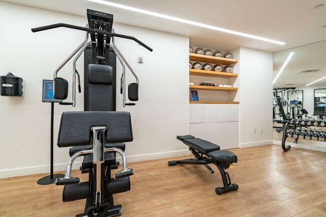 Building Photo - 84 William St