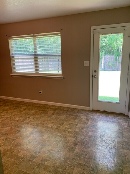 Building Photo - 39090 Prairie North Dr