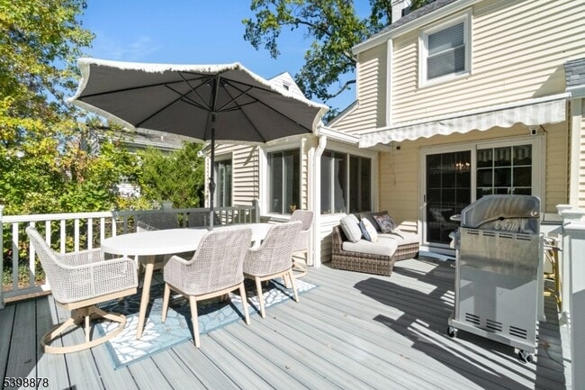 Building Photo - 24 E Harrison Pl