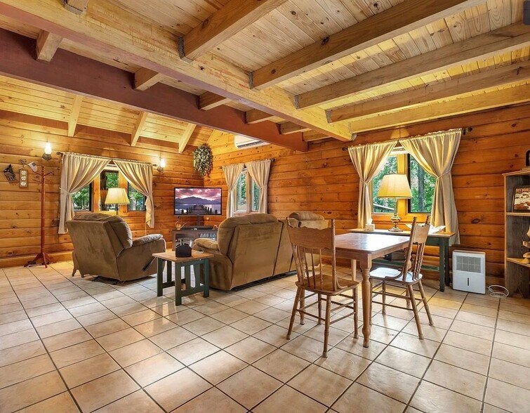 Building Photo - 1214 Timber Run