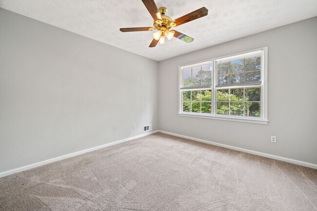 Building Photo - 58 6th Ave