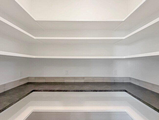 Building Photo - Luxury New Construction in Centerra: 4-Bed High-End Home, Dog Friendly, Fenced Yard, Near Downtow...