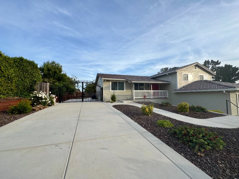 Building Photo - 148 Lancaster Way