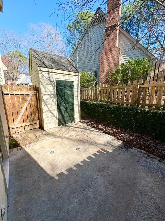 Building Photo - 3 BR 2 Bath Townhome