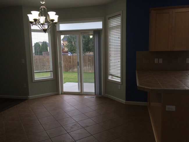 Building Photo - Large Home for Rent in Sage Point Service Area