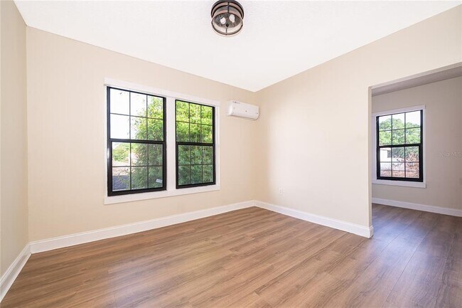 Building Photo - 601 Delaney Park Dr