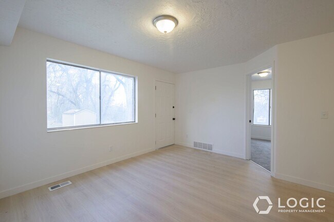 Building Photo - 3151 Quincy Ave