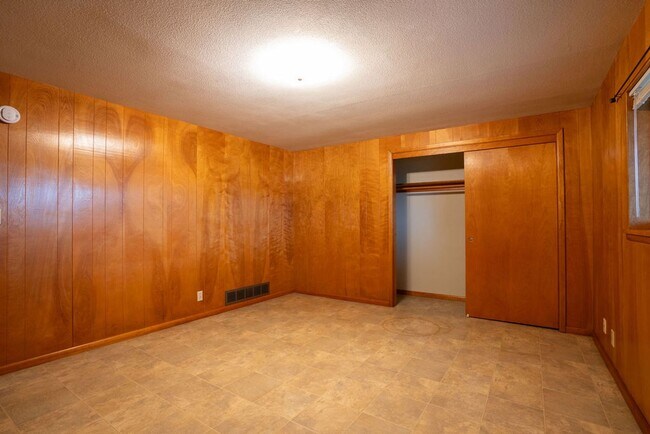 Building Photo - Spacious North Tacoma waterfront Unit with Million dollar Puget Sound Views
