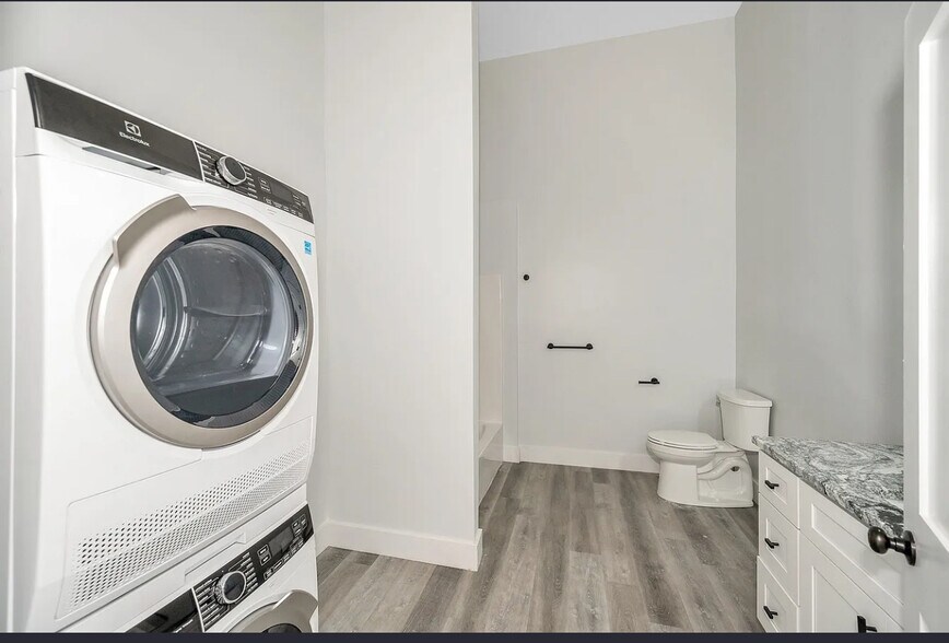 Building Photo - 72 Boisvert St