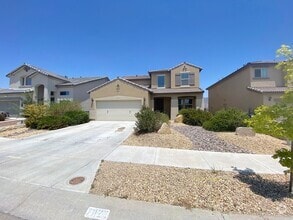 Building Photo - Gorgeous 4bed/3.5bath with 2 Master Bedrooms!